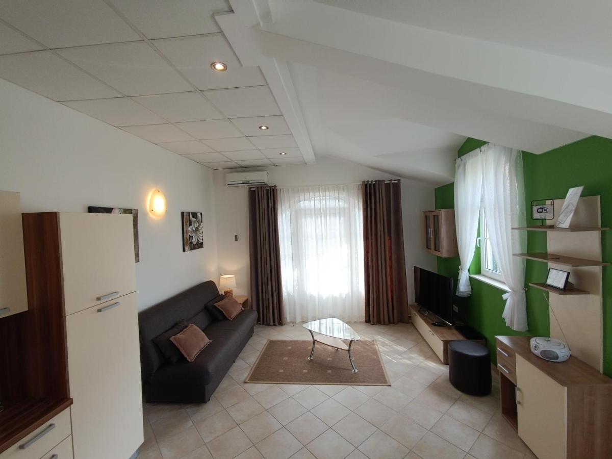 Apartments Lupus โวดีเซ ภายนอก รูปภาพ